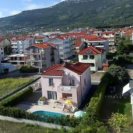 Awesome In Kastel Luksic Будинок відпочинку Каштела