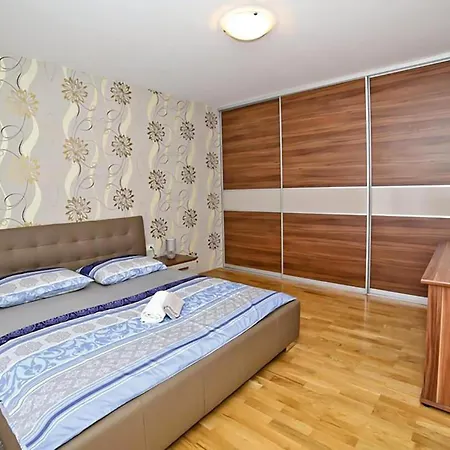 Awesome In Kastel Luksic * Каштела